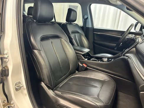 Used 2022 Jeep Grand Cherokee L Limited AWD/4WD image 4
