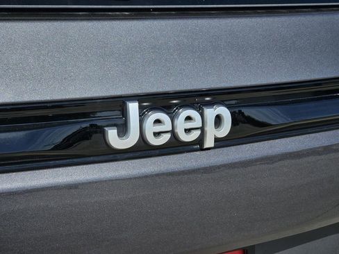 Used 2025 Jeep Grand Cherokee Limited RWD image 35