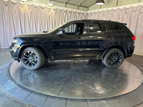 Used 2020 Jeep Grand Cherokee Altitude AWD/4WD image 8