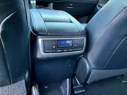 Used 2019 Toyota Highlander XLE AWD/4WD image 11