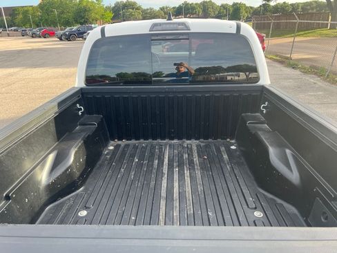 Used 2023 Toyota Tacoma TRD Off-Road w/ Technology Package AWD/4WD image 7
