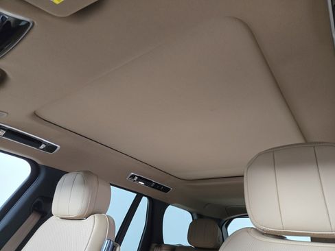 New 2025 Land Rover Range Rover SE image 13
