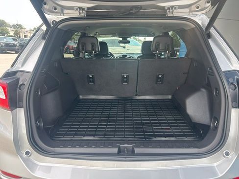 Used 2018 Chevrolet Equinox Premier FWD image 7