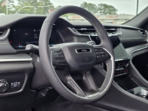 Used 2023 Jeep Grand Cherokee L Laredo RWD image 23