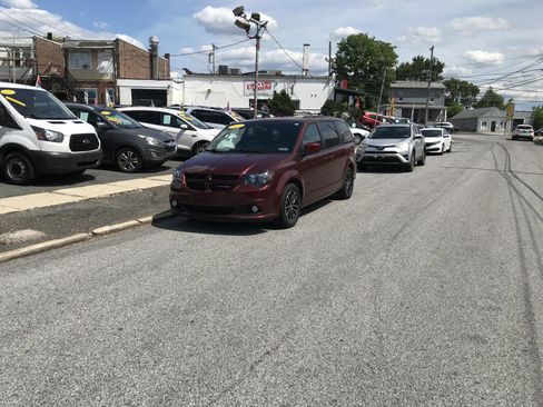 Used 2017 Dodge Grand Caravan GT FWD image 2