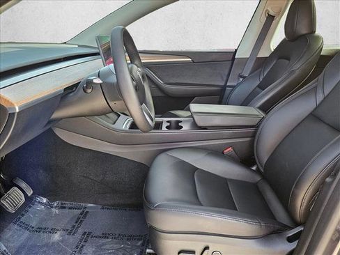 Used 2024 Tesla Model Y Long Range AWD/4WD image 17