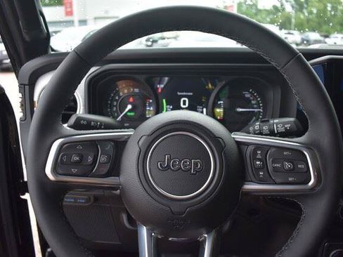 Used 2025 Jeep Wrangler Sahara 4xe AWD/4WD image 34
