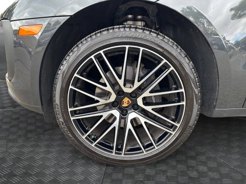 Used 2026 Porsche Macan AWD/4WD image 9