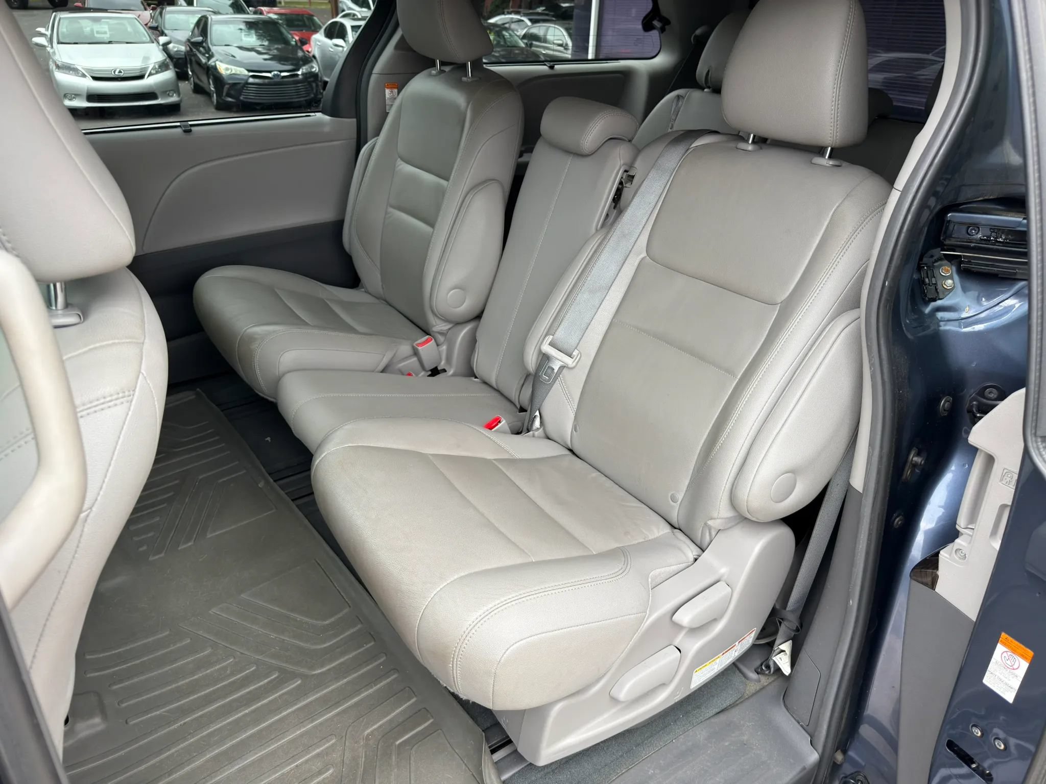 Used 2017 Toyota Sienna XLE Premium FWD image 40