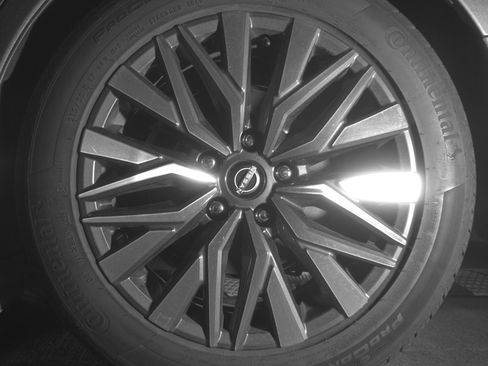 Used 2025 Nissan Altima 2.5 SV FWD image 14