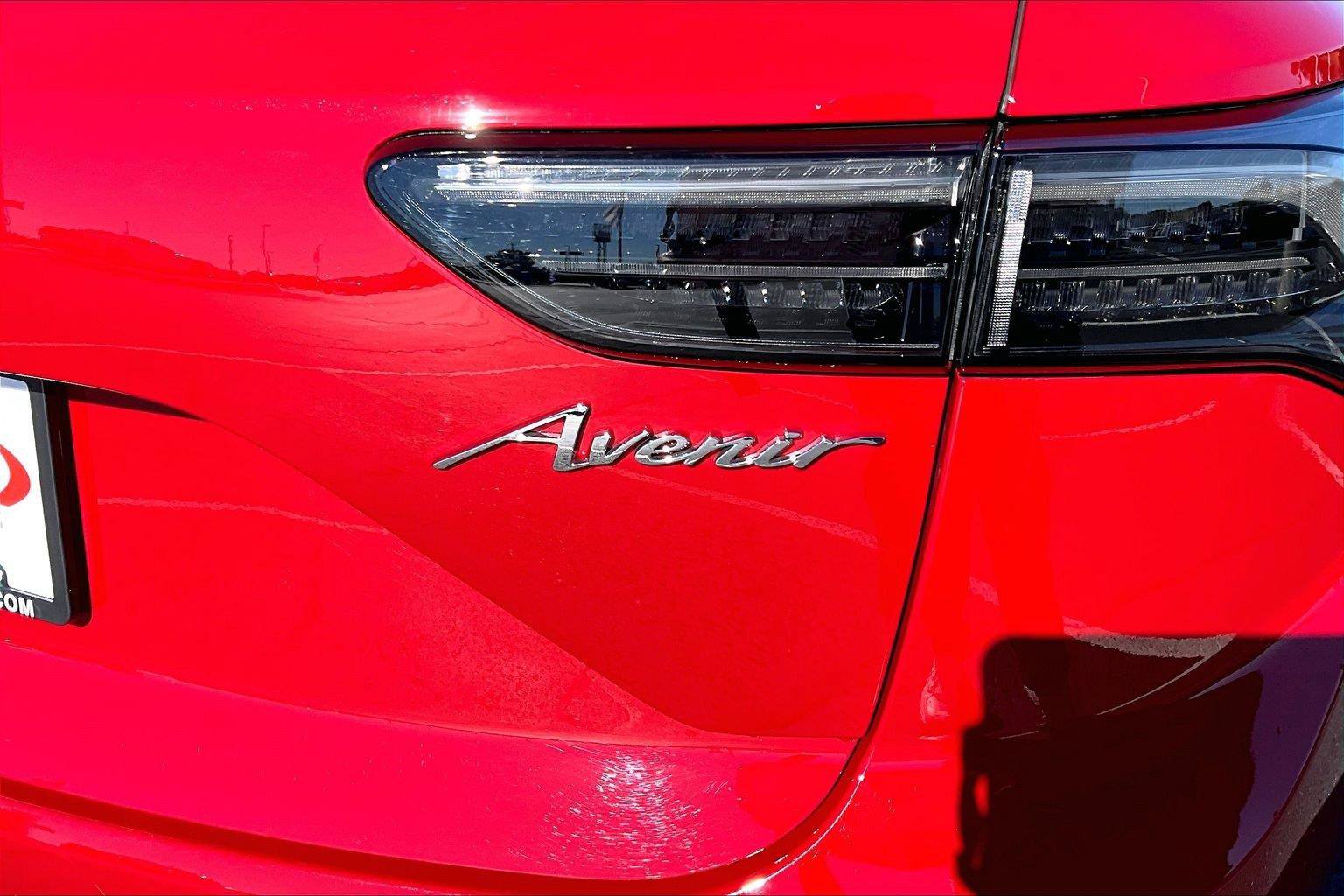 Used 2025 Buick Envision Avenir AWD/4WD image 9