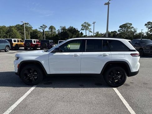 Used 2025 Jeep Grand Cherokee Limited w/ Luxury Tech Group II AWD/4WD image 6