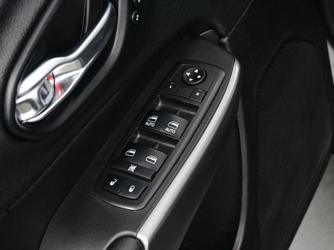 Used 2019 Jeep Cherokee Limited w/ Trailer Tow Group AWD/4WD image 13