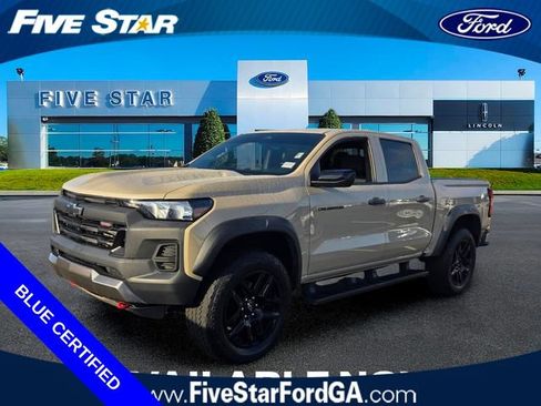 Used 2024 Chevrolet Colorado Trail Boss w/ Technology Package AWD/4WD image 3