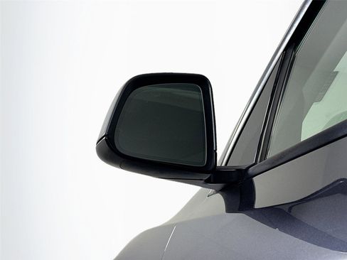 Used 2022 Tesla Model Y Performance AWD/4WD image 5