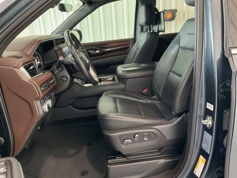 Used 2021 GMC Yukon Denali w/ Denali Premium Package AWD/4WD image 4