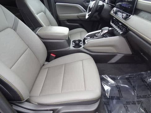 Used 2026 Chevrolet Colorado ZR2 w/ Technology Package image 16