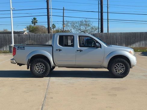 Used 2015 Nissan Frontier SV image 4