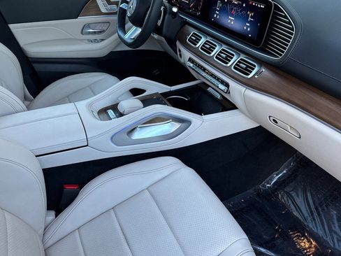 Used 2024 Mercedes-Benz GLS 450 4MATIC image 13