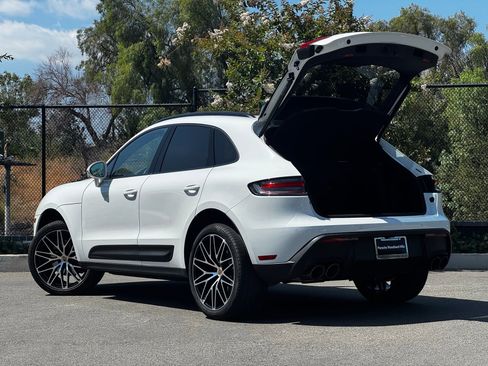 Used 2026 Porsche Macan AWD/4WD image 11