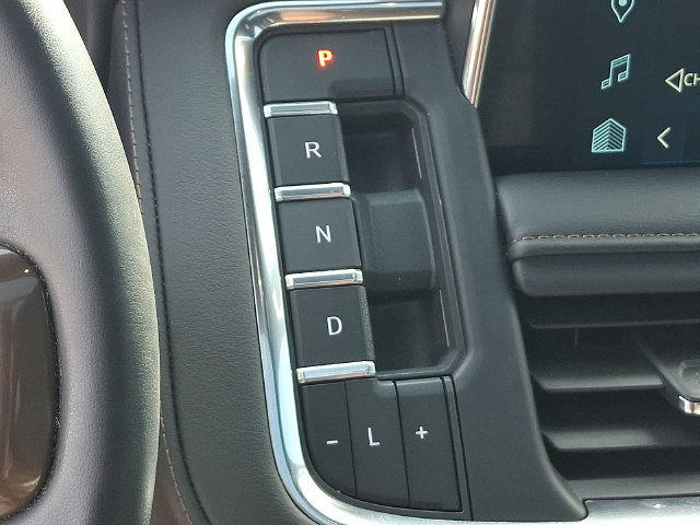 Used 2024 Chevrolet Tahoe High Country w/ Premium Package AWD/4WD image 11