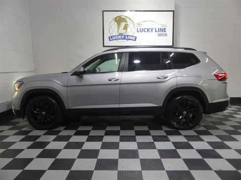 Used 2022 Volkswagen Atlas SE w/ Panoramic Sunroof Package FWD image 7