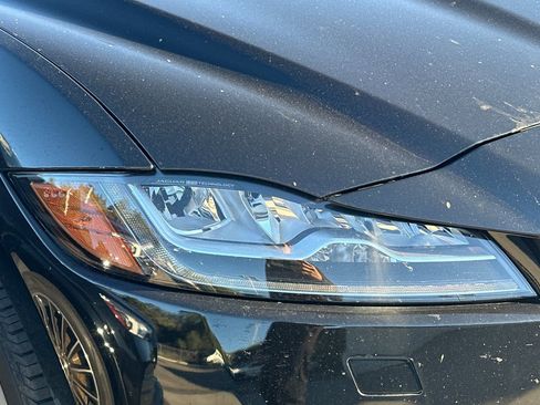 Used 2018 Jaguar F-PACE R-Sport image 13