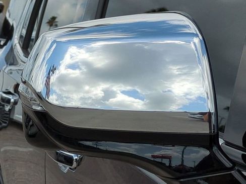 Used 2021 Chevrolet Tahoe Premier w/ Premium Package AWD/4WD image 12
