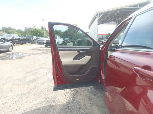 Used 2020 Toyota Highlander Limited FWD image 15