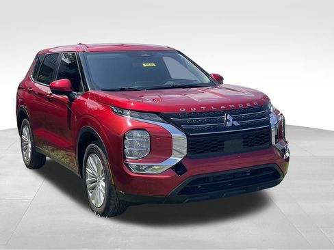 Used 2024 Mitsubishi Outlander ES AWD/4WD image 3