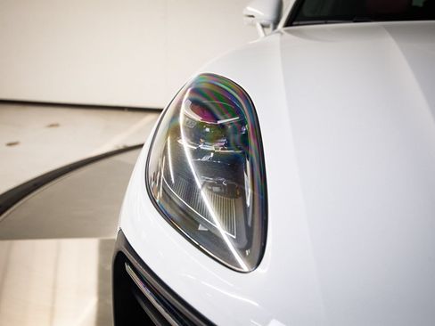 Certified 2023 Porsche Macan S AWD/4WD image 13