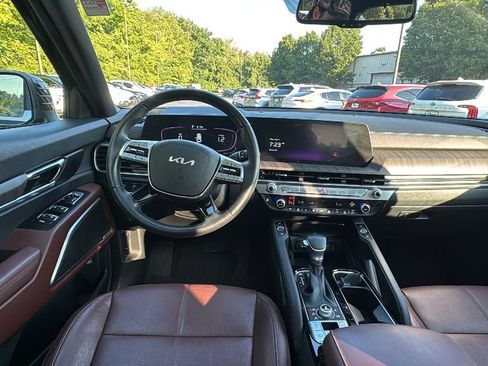 Used 2024 Kia Telluride EX w/ EX Captain's Chair Package AWD/4WD image 9