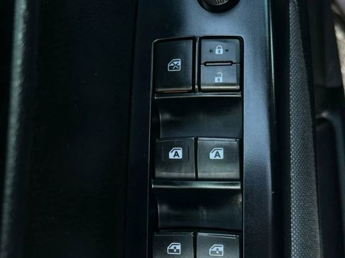 Used 2017 Toyota Highlander LE image 14