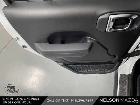 Used 2025 Jeep Gladiator Rubicon AWD/4WD image 29