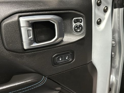 Used 2024 Jeep Wrangler High Altitude AWD/4WD image 24
