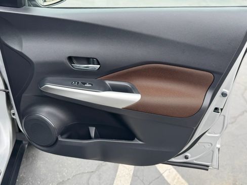 Used 2018 Nissan Kicks SR FWD image 22