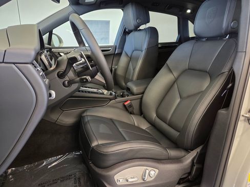 New 2026 Porsche Macan AWD/4WD image 5