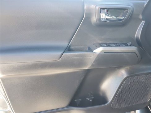 Used 2023 Toyota Tacoma TRD Sport image 14