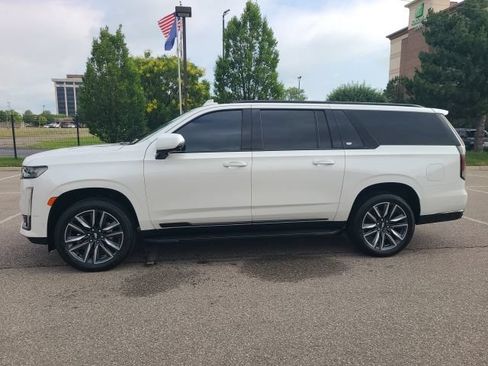 Used 2022 Cadillac Escalade ESV Sport w/ Touring Package AWD/4WD image 3