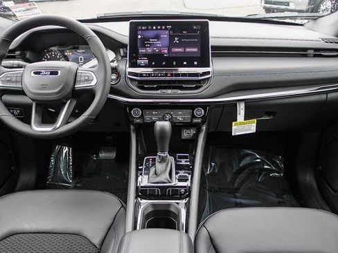 New 2026 Jeep Compass Latitude image 12