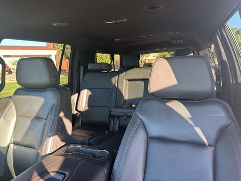 Used 2023 Chevrolet Suburban LT image 11