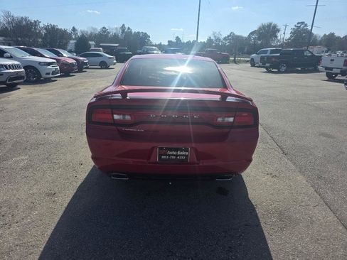 Used 2013 Dodge Charger SE w/ Sport Appearance Group image 3