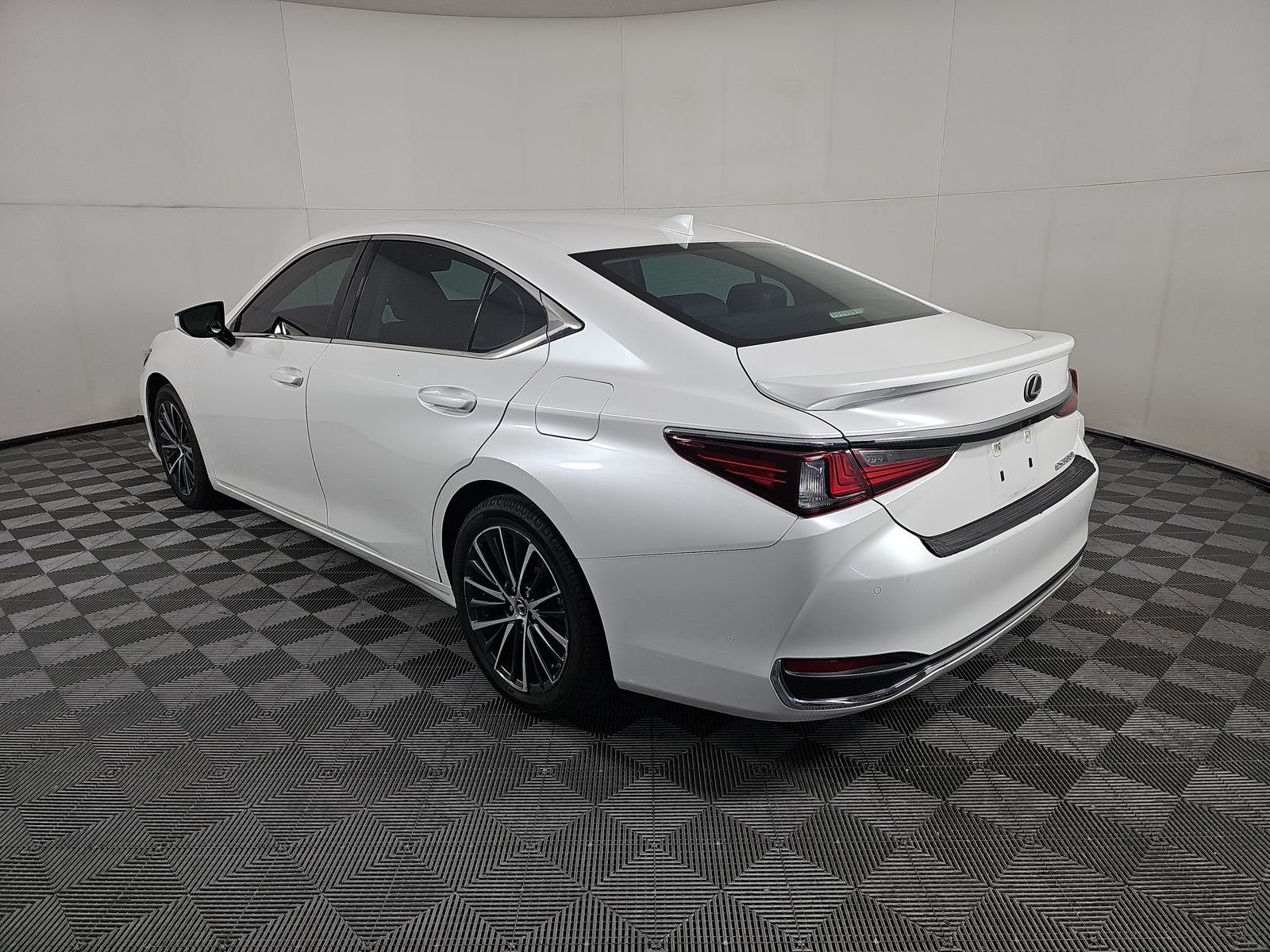 Used 2024 Lexus ES 300h w/ Premium Package FWD image 21