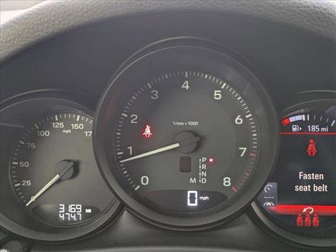 Used 2025 Porsche Macan image 11