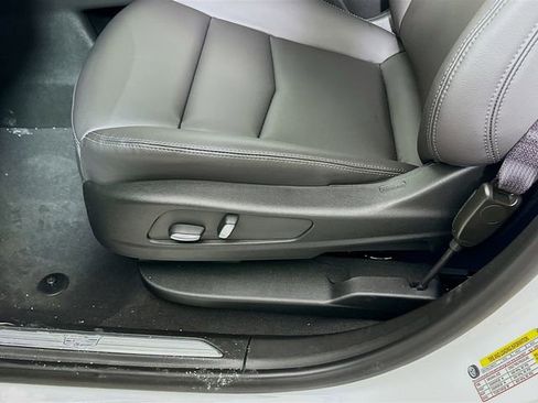 New 2026 Cadillac XT5 Luxury image 17