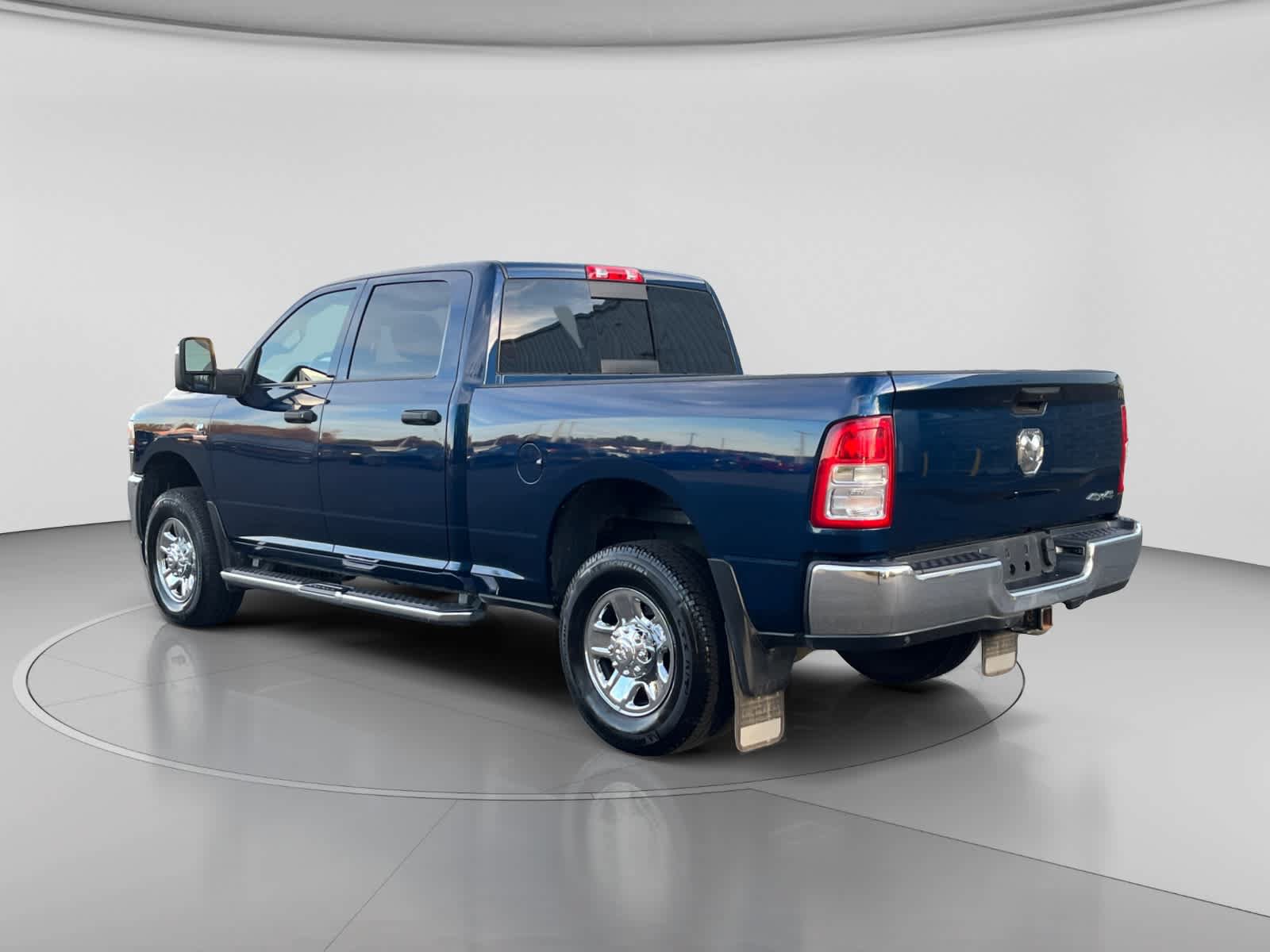 Used 2024 RAM 3500 Tradesman w/ Chrome Appearance Group AWD/4WD image 7