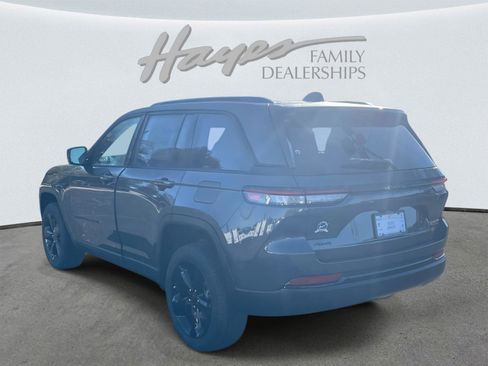 New 2025 Jeep Grand Cherokee Limited image 24