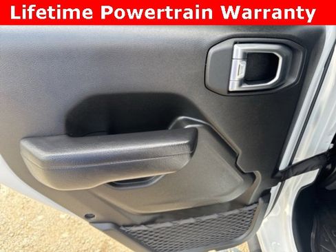 Used 2024 Jeep Gladiator Rubicon w/ Technology Group image 18