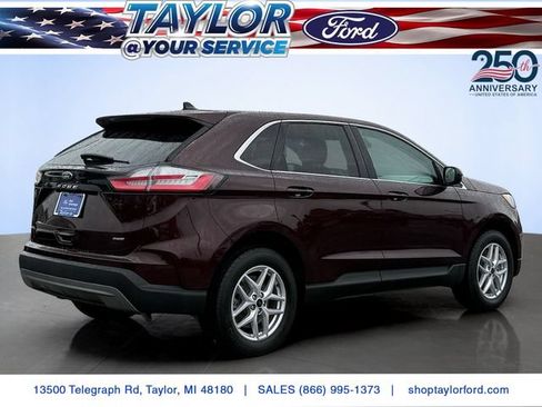 Used 2024 Ford Edge SEL w/ Convenience Package AWD/4WD image 3