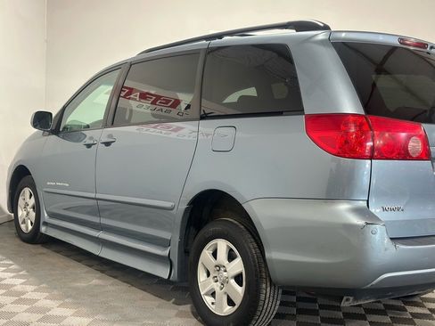 Used 2010 Toyota Sienna XLE image 11